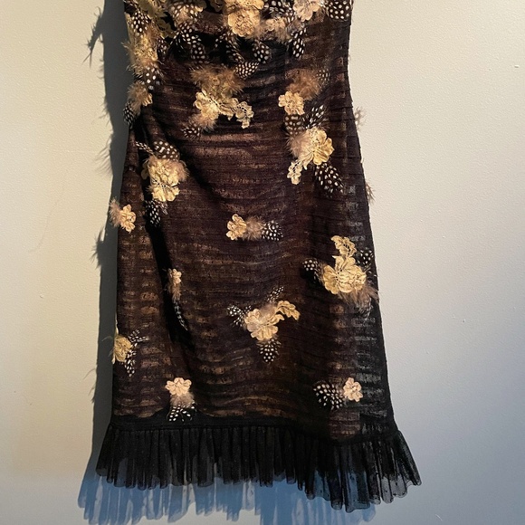 BCBG feather strapless dress - Picture 4 of 5